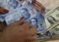 El peso mexicano rompe un nuevo techo: 17,31 unidades por dólar